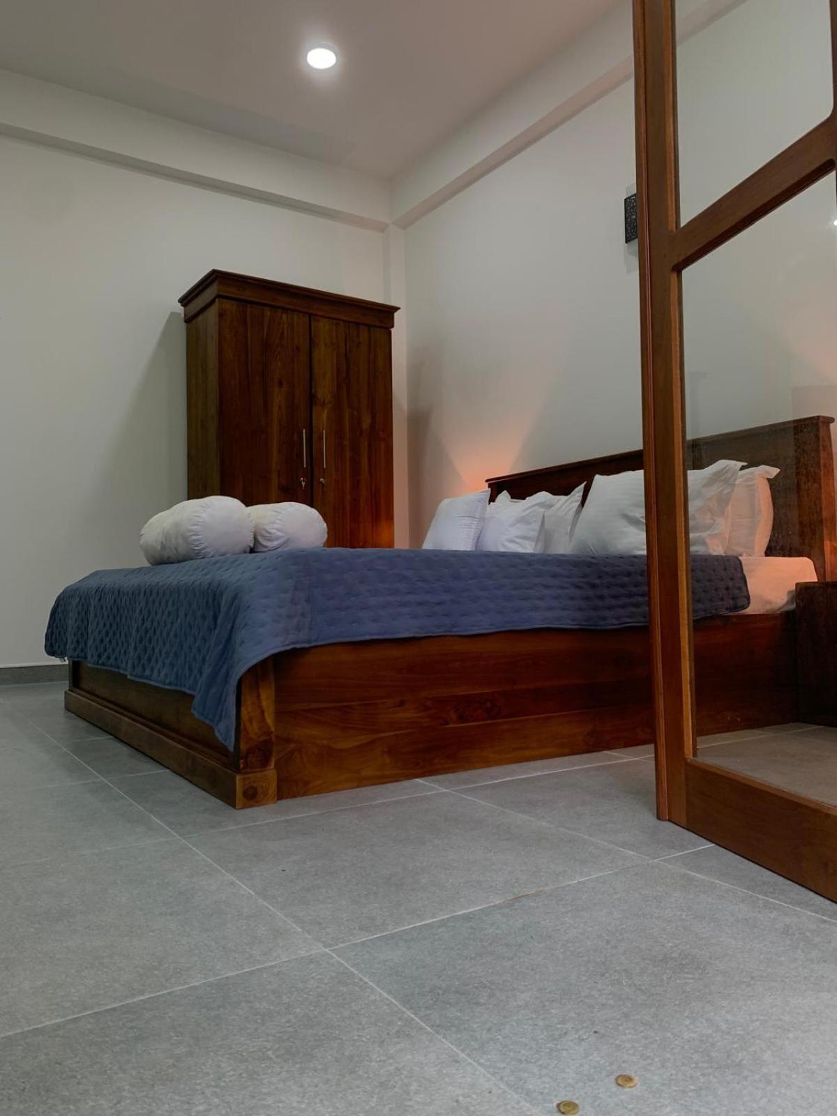 Sebastian Transit Villa With Free Shuttle Service To Airport Kotugoda Exterior photo