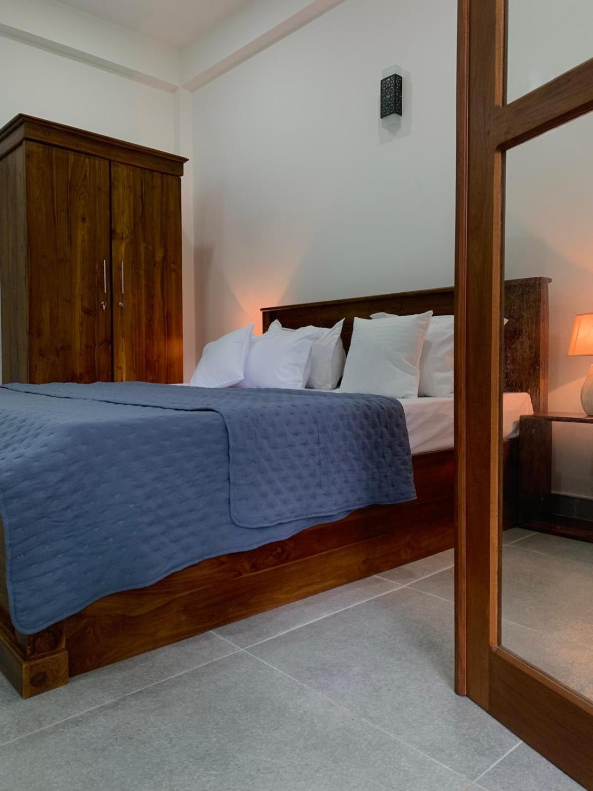 Sebastian Transit Villa With Free Shuttle Service To Airport Kotugoda Exterior photo