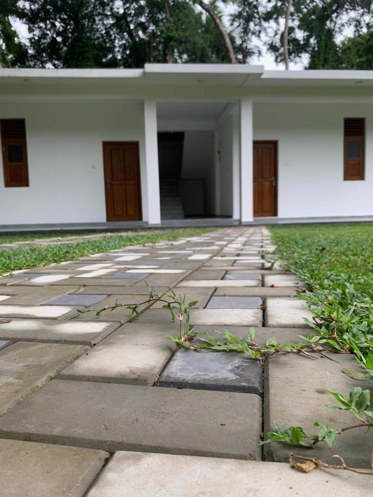 Sebastian Transit Villa With Free Shuttle Service To Airport Kotugoda Exterior photo